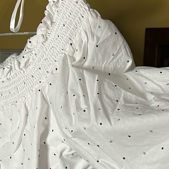 Cute Frilly Polka Dot Top - Picture 2 of 4